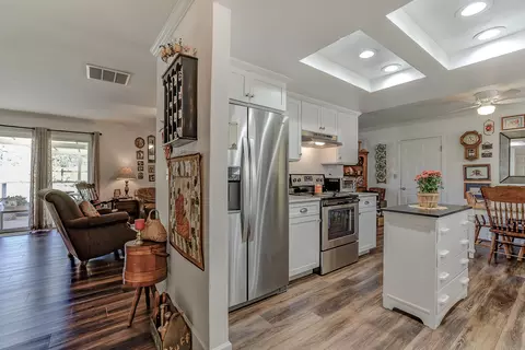 Kitchen - 18601 Stallion Dr, Red Bluff, CA 96080 photo 5 of 5