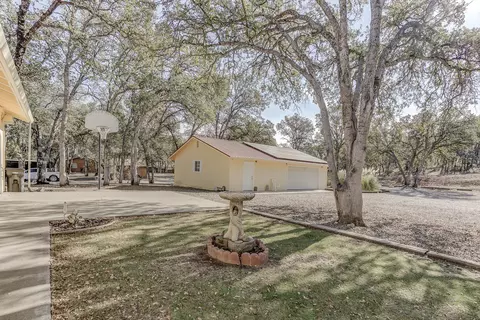 Exterior - 18601 Stallion Dr, Red Bluff, CA 96080 photo 13 of 20