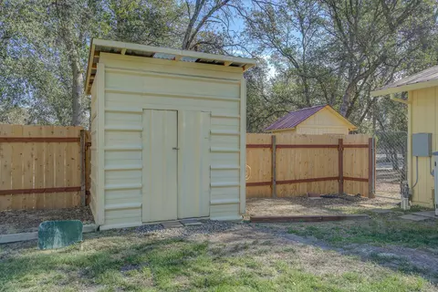 Exterior - 18601 Stallion Dr, Red Bluff, CA 96080 photo 11 of 20