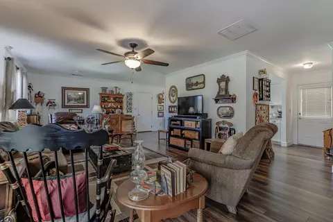 Living - 18601 Stallion Dr, Red Bluff, CA 96080 photo 3 of 4