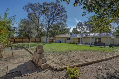 Exterior - 18601 Stallion Dr, Red Bluff, CA 96080 photo 3 of 20