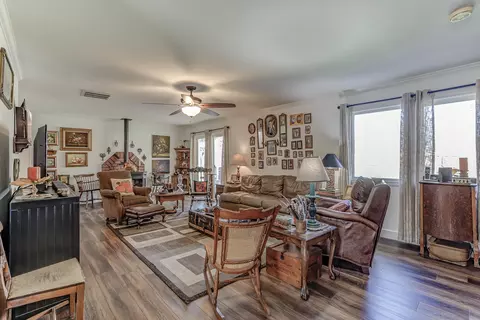 Living - 18601 Stallion Dr, Red Bluff, CA 96080 photo 1 of 4