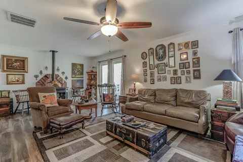 Living - 18601 Stallion Dr, Red Bluff, CA 96080 photo 2 of 4