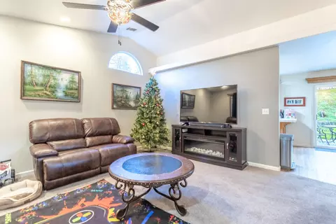 3257 Sioux Dr, Shasta Lake, CA 96019