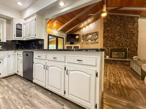 Kitchen - 8641 Redbank Rd, Redding, CA 96001 photo 2 of 8