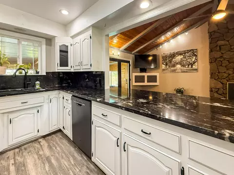 Kitchen - 8641 Redbank Rd, Redding, CA 96001 photo 3 of 8