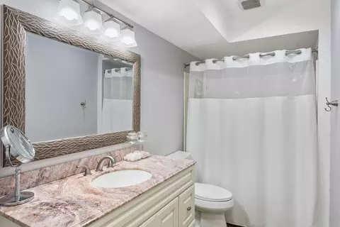 Bath - 8641 Redbank Rd, Redding, CA 96001 photo 2 of 3