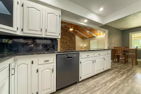 Kitchen - 8641 Redbank Rd, Redding, CA 96001 photo 4 of 8