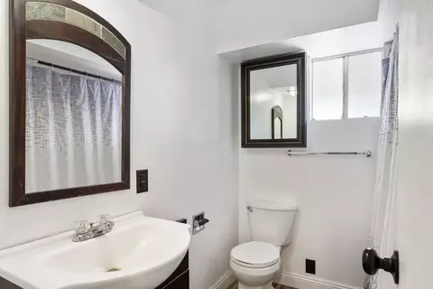 Bath - 8641 Redbank Rd, Redding, CA 96001 photo 3 of 3