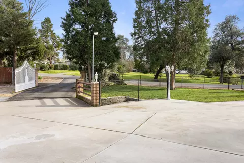 Exterior - 8641 Redbank Rd, Redding, CA 96001 photo 4 of 12