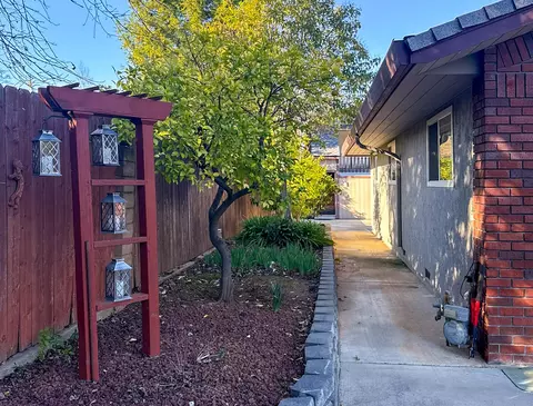 Exterior - 8641 Redbank Rd, Redding, CA 96001 photo 7 of 12