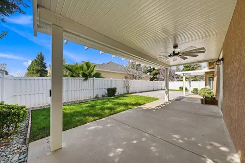 Exterior - 3594 Laramie St, Redding, CA 96002 photo 5 of 8