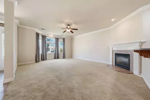 Living - 3594 Laramie St, Redding, CA 96002 photo 2 of 4