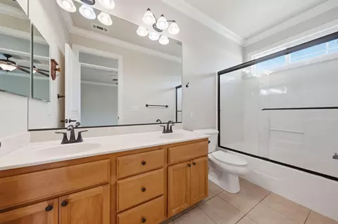 Bath - 3594 Laramie St, Redding, CA 96002 photo 1 of 2