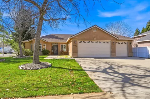 3594 Laramie St, Redding, CA 96002