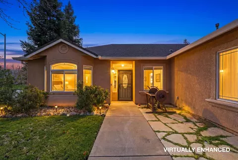 Exterior - 3594 Laramie St, Redding, CA 96002 photo 3 of 8