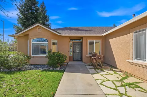 Exterior - 3594 Laramie St, Redding, CA 96002 photo 4 of 8