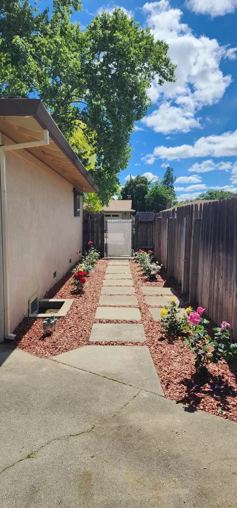 Exterior - 6624 Southgate Dr, Redding, CA 96001 photo 3 of 11