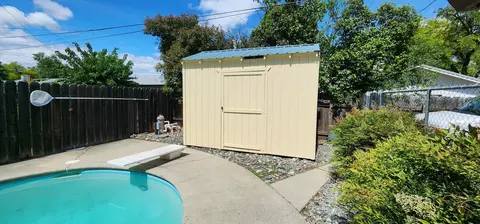 Exterior - 6624 Southgate Dr, Redding, CA 96001 photo 7 of 11