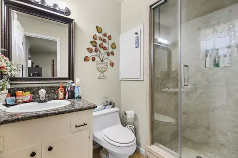 Bath - 6624 Southgate Dr, Redding, CA 96001 photo 1 of 2