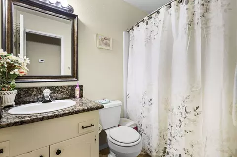 Bath - 6624 Southgate Dr, Redding, CA 96001 photo 2 of 2
