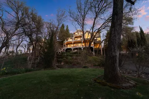 Exterior - 310 Overhill Dr, Redding, CA 96001 photo 7 of 7