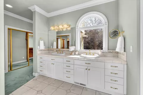 Bath - 310 Overhill Dr, Redding, CA 96001 photo 3 of 3