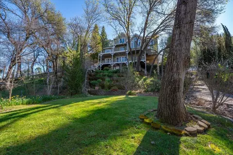 Exterior - 310 Overhill Dr, Redding, CA 96001 photo 6 of 7