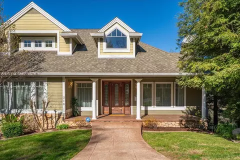 Exterior - 310 Overhill Dr, Redding, CA 96001 photo 4 of 7