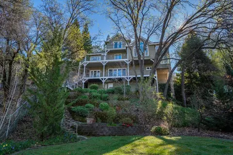 Exterior - 310 Overhill Dr, Redding, CA 96001 photo 5 of 7