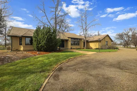 21375 Little Meadow Ln, Redding, CA 96002