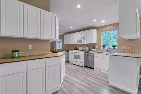 Kitchen - 22150 Ravine Ct, Redding, CA 96003 photo 1 of 5
