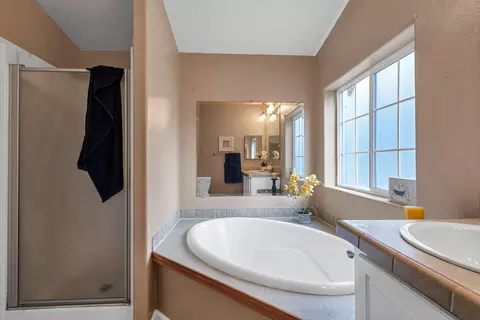 Bath - 22150 Ravine Ct, Redding, CA 96003 photo 1 of 3