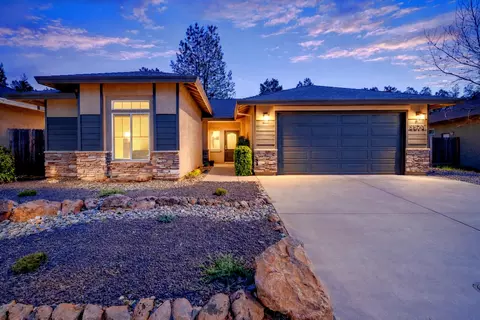 5571 Muir Peak Rd, Redding, CA 96002
