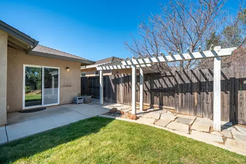 5571 Muir Peak Rd, Redding, CA 96002 photo 34