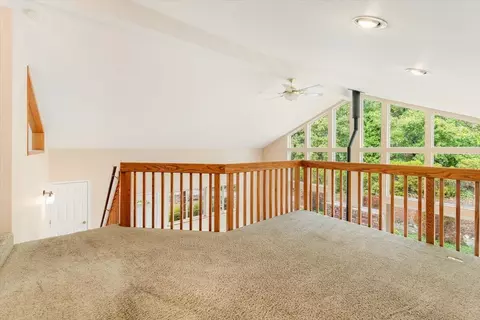 Living - 332 Alpine Dr, Mount Shasta, CA 96067 photo 4 of 5
