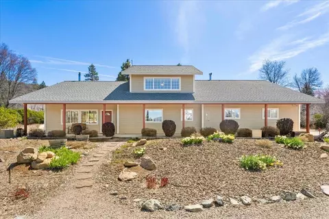 Exterior - 332 Alpine Dr, Mount Shasta, CA 96067 photo 7 of 8