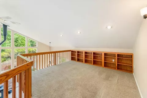 Living - 332 Alpine Dr, Mount Shasta, CA 96067 photo 3 of 5