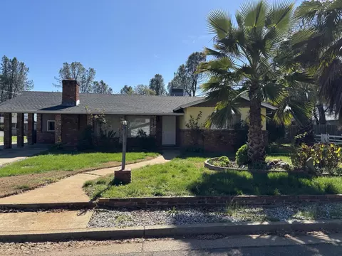 1461 Oakdale Ln, Redding, CA 96002
