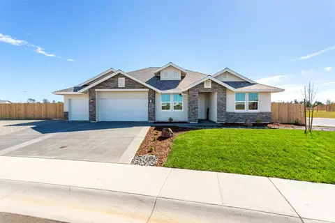 2635 Lawn Ln, Redding, CA 96002