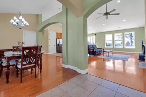 Entry Way - 370 River Park Dr, Redding, CA 96003 photo 2 of 2