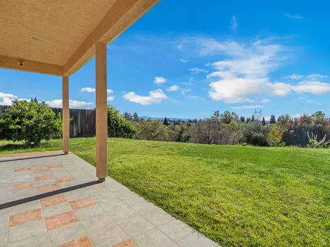 Exterior - 370 River Park Dr, Redding, CA 96003 photo 1 of 11