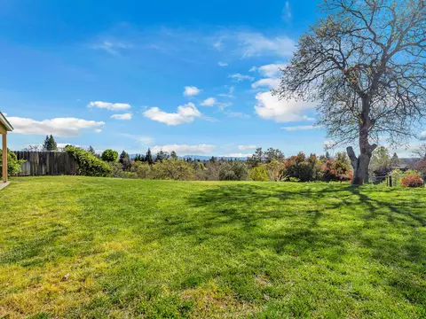Exterior - 370 River Park Dr, Redding, CA 96003 photo 5 of 11