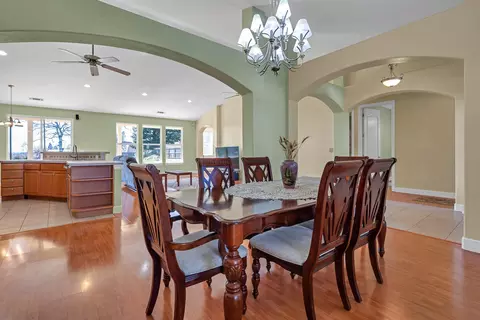 Dining - 370 River Park Dr, Redding, CA 96003 photo 2 of 2
