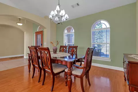 Dining - 370 River Park Dr, Redding, CA 96003 photo 1 of 2