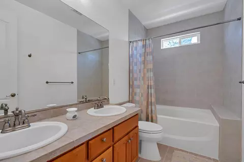 Bath - 370 River Park Dr, Redding, CA 96003 photo 1 of 2