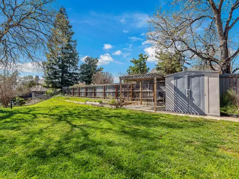 Exterior - 370 River Park Dr, Redding, CA 96003 photo 4 of 11