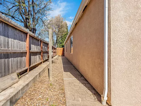Exterior - 370 River Park Dr, Redding, CA 96003 photo 9 of 11
