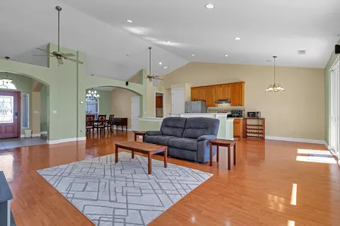Living - 370 River Park Dr, Redding, CA 96003 photo 2 of 2