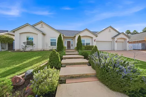 2242 Everest Dr, Redding, CA 96001